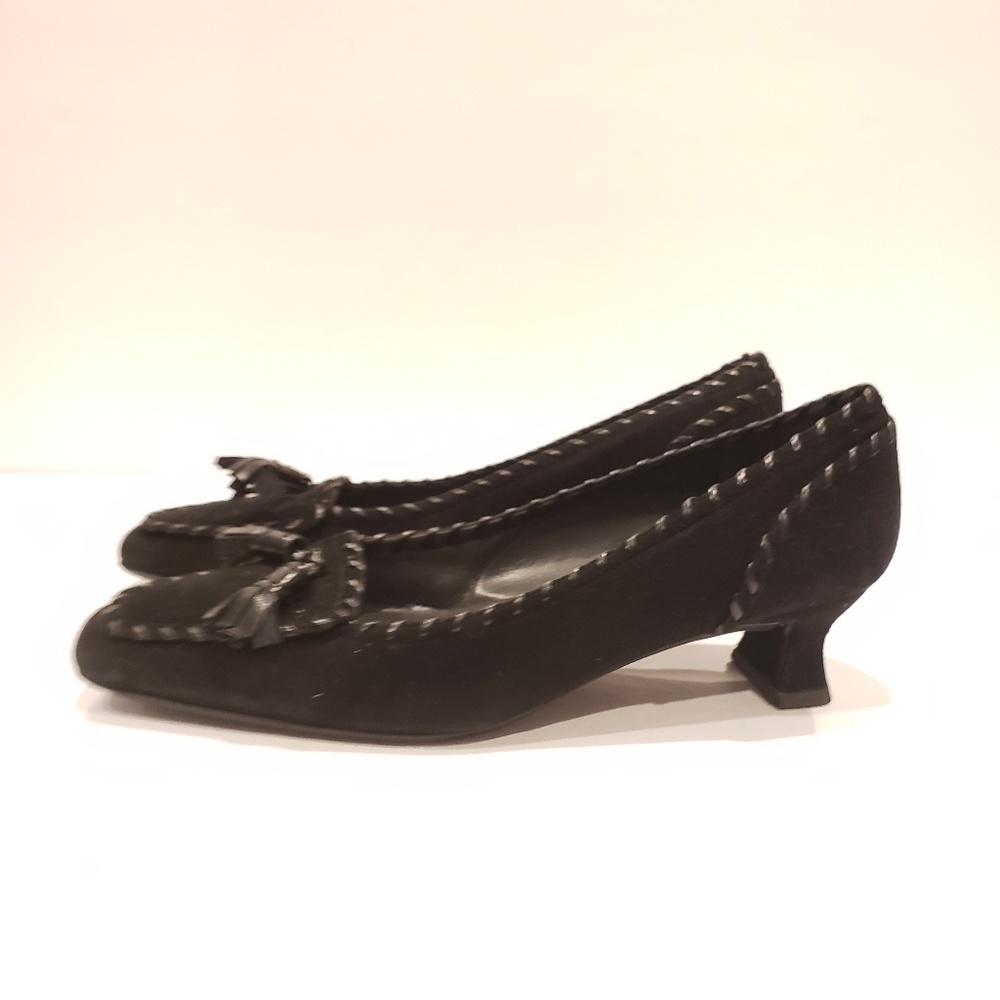 Stuart Weitznan womens black suede low kitten heel shoes size 7.5 m tassell